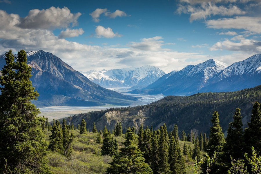 Mountain landscape and open horizon